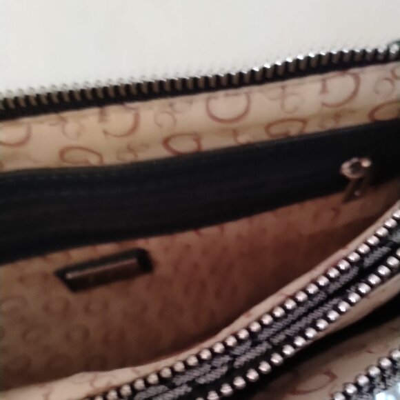 GUESS Logo-Print Crossbody Bag EUC - Picture 7 of 9